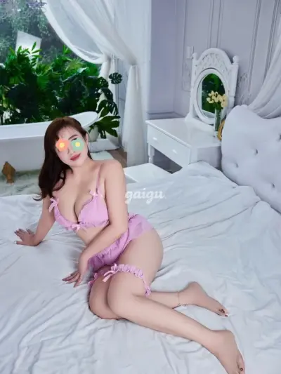 QUỲNH ANH XINH XẮN BÚ NÚT CU DÂM LÀM TÍNH SEXY BÀI BẢN NHIỆT TÌNH