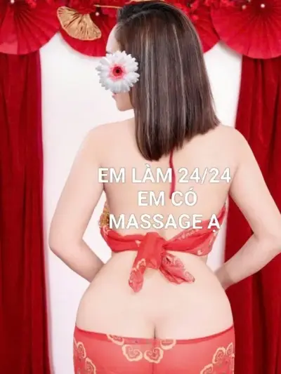 Gái non Tiểu Thúy_ Mặt học sinh, body nóng bỏng