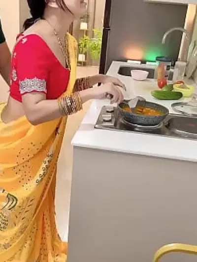 Vợ Ấn Độ Hấp Dẫn Bị Làm Tình Khốc Liệt Trong Bếp Khi Nấu Cơm Tối